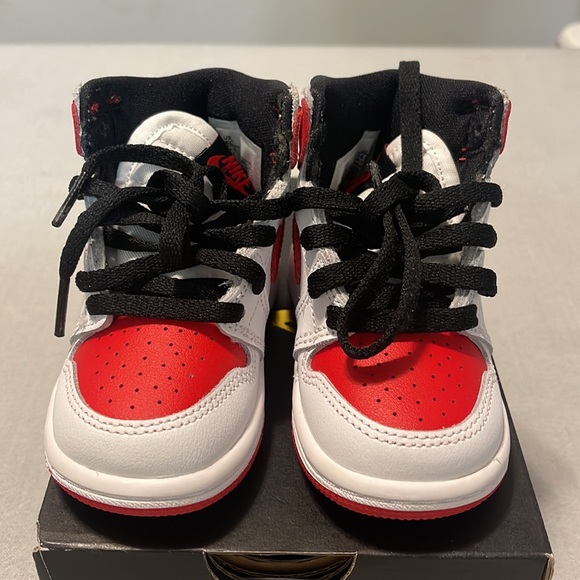 Jordan 1 Retro High OG - Picture 2 of 7